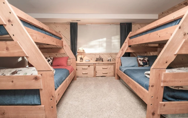 photo 3 of Boulder Lodge Apartment 3 NW Comfy Cabins