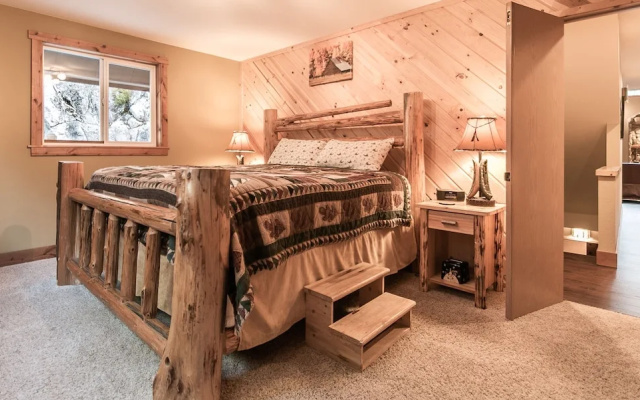 photo 4 of Boulder Lodge Apartment 3 NW Comfy Cabins
