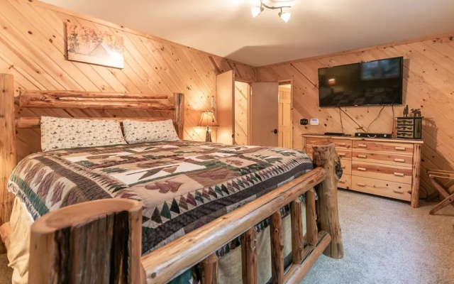 photo 5 of Boulder Lodge Apartment 3 NW Comfy Cabins
