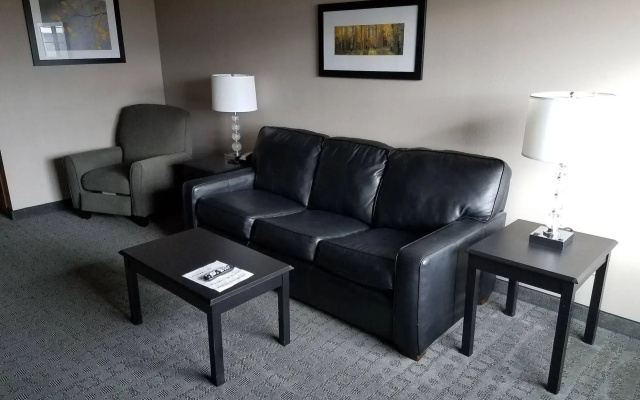 photo 2 of Okoboji Inn & Suites