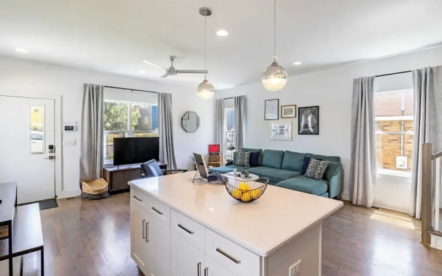 photo 3 of Bourbon By Avantstayspacious Modern Home 5mins From Downtown Nashville