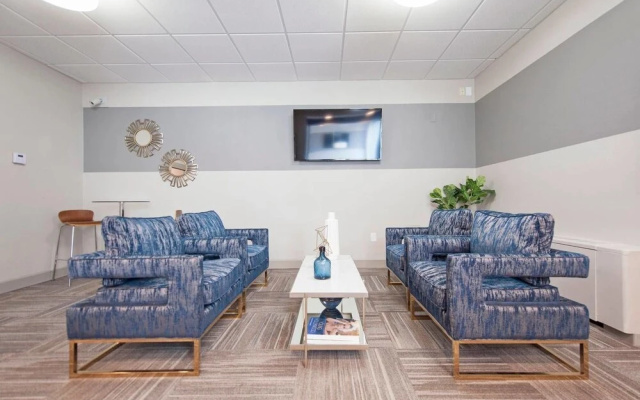 photo 2 of Walk Downtown! 1 Bed/1 Bath Near 4th St Live!
