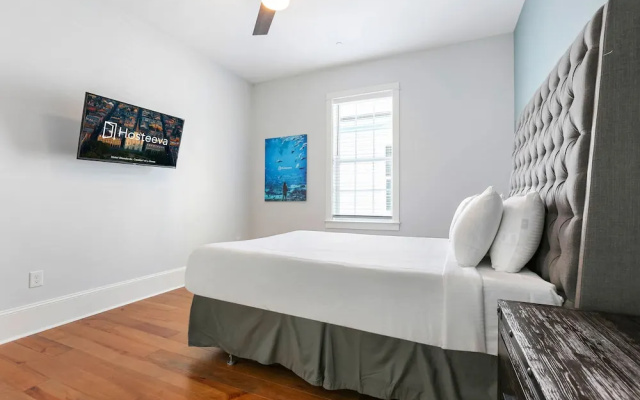 photo 5 of Modern 4 BR Condo with Balcony & Pool - Near FQ
