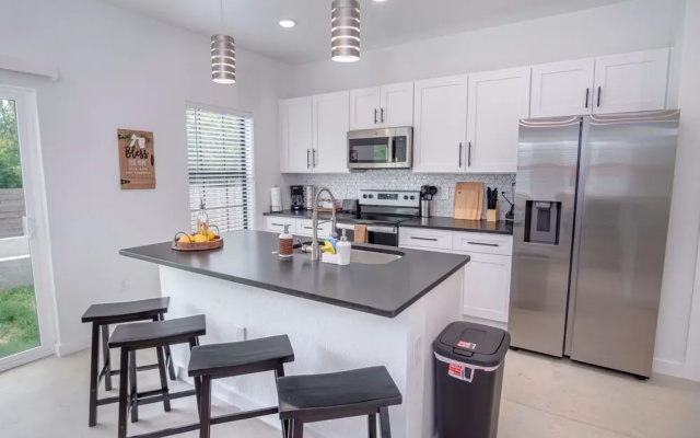 photo 2 of Experience Modern Luxury! 3br/2.5ba Home Near DT