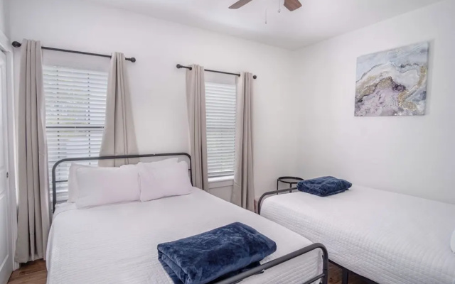 photo 4 of Experience Modern Luxury! 3br/2.5ba Home Near DT
