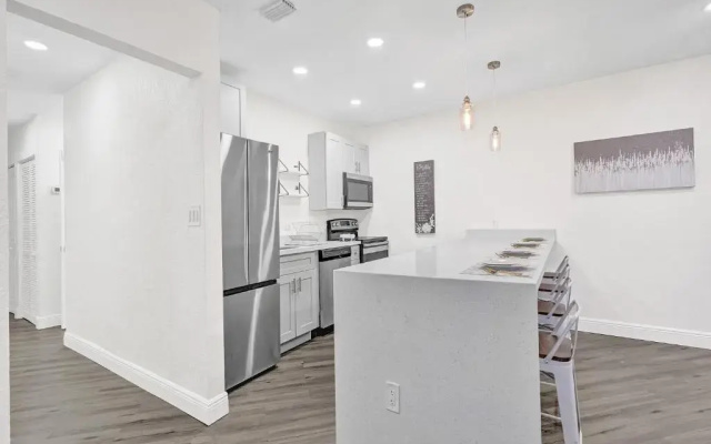 photo 2 of BRAND NEW 4Bed/2Bath - Renovated Luxury Stay