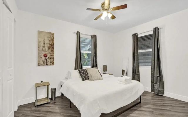 photo 4 of BRAND NEW 4Bed/2Bath - Renovated Luxury Stay