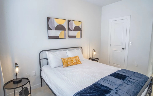 photo 2 of Trendy & Upscale 3br/2.5ba Home Close to Downtown