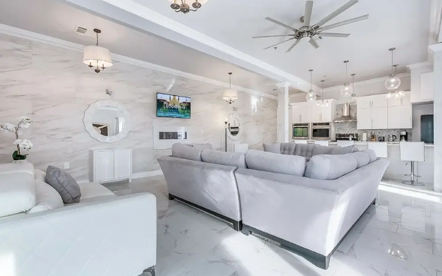 photo 2 of Spacious 5BD Penthouse in NOLA
