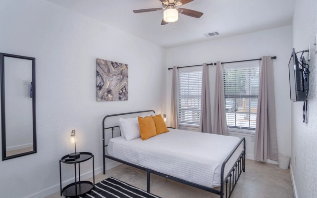 photo 5 of Refreshing Stay Awaits 3BR Home w/ Outdoor Seating