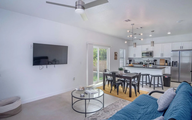 photo 4 of Refreshing Stay Awaits 3BR Home w/ Outdoor Seating