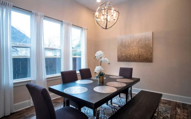 photo 4 of Brand NEW Large Impressive House Near Downtown!