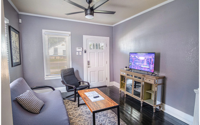 photo 3 of Cozy Historic House (Indiana Street 712)