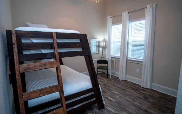 photo 2 of BRAND NEW Luxury Impressive House Near Downtown!