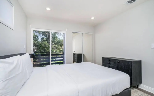 photo 2 of Brand NEW Luxury Modern 3bdr Townhome In Silver Lake