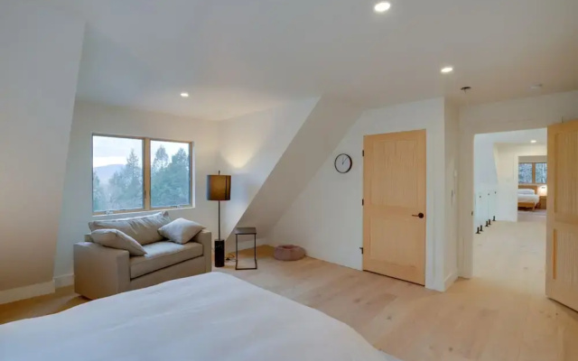 photo 2 of Brand New Luxury Ski Cabin - 2 Mi to Windham Mtn!