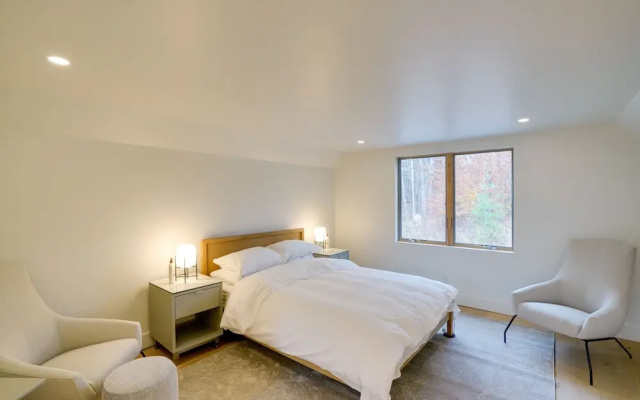 photo 4 of Brand New Luxury Ski Cabin - 2 Mi to Windham Mtn!
