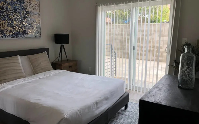 photo 2 of Brand NEW Modern Luxury 3bdr Townhome In Silver Lake