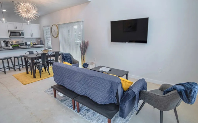 photo 3 of Cutting-edge Elegant 3BR 2.5ba Home Near Downtown!