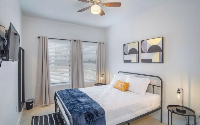 photo 5 of Cutting-edge Elegant 3BR 2.5ba Home Near Downtown!