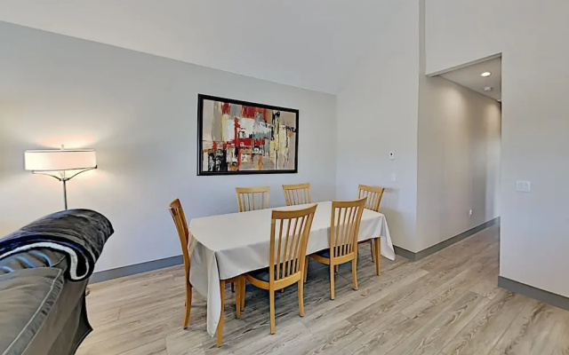 photo 2 of Brand-new Townhome W/ Private Balcony & Fireplace 3 Bedroom Townhouse