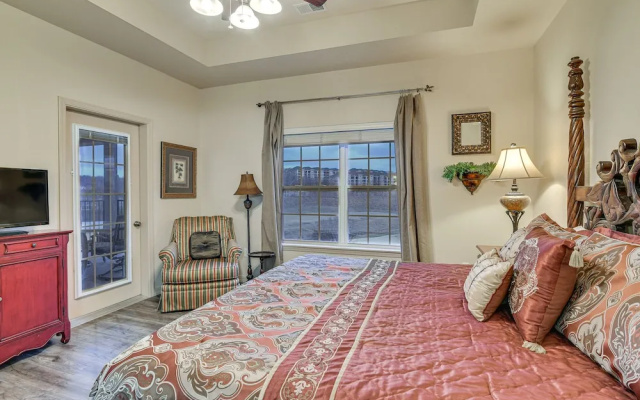 photo 2 of Branson Condo: Private Balcony, 1 Mi to Strip!