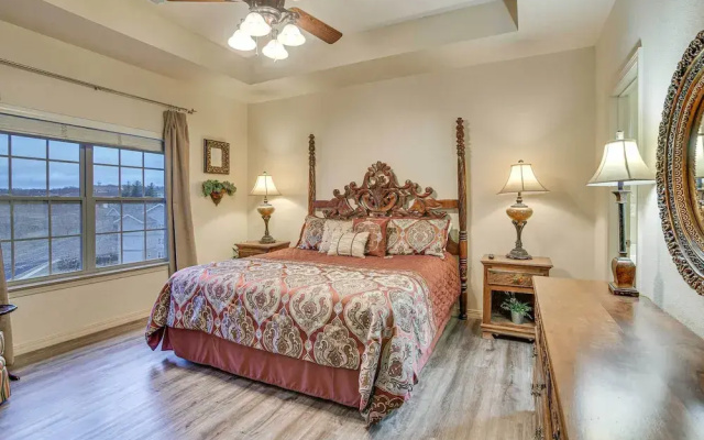 photo 3 of Branson Condo: Private Balcony, 1 Mi to Strip!
