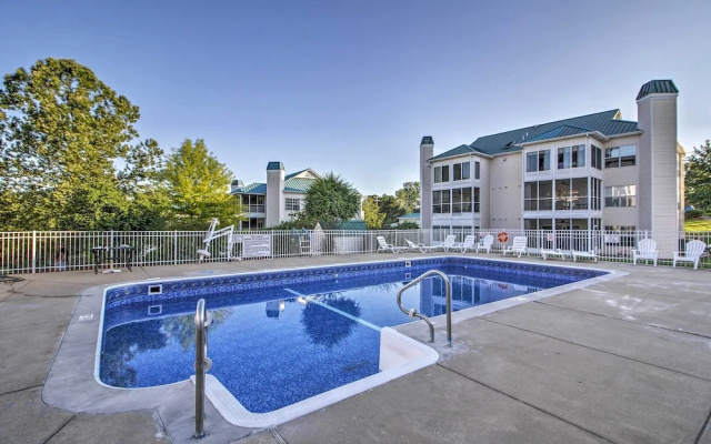 photo 3 of Branson Condo w/ Pool: 2 Mi to Table Rock Lake