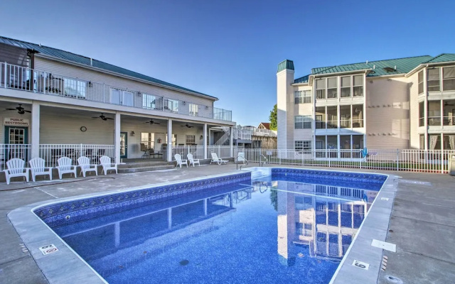 photo 4 of Branson Condo w/ Pool: 2 Mi to Table Rock Lake