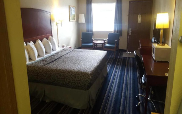 photo 5 of Days Inn By Wyndham Branson Near Theatre District
