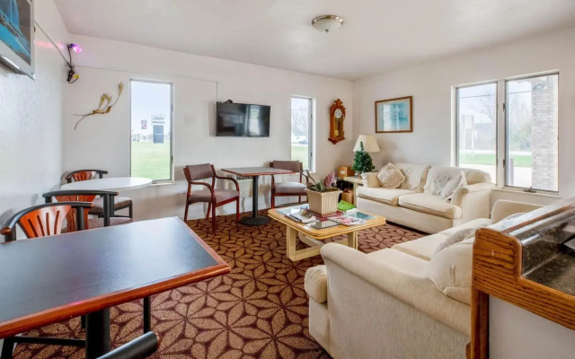 photo 3 of Brass Bell Inn And Suites
