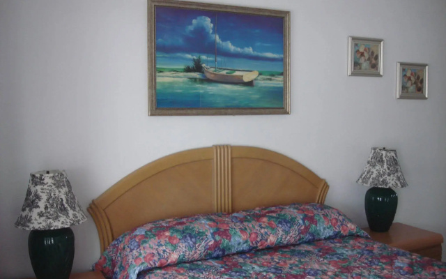 photo 2 of Breakaway Inn