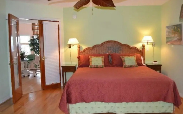 photo 4 of Breakers 1
