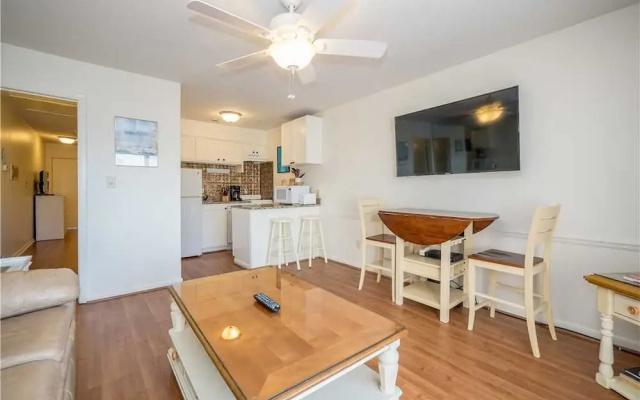 photo 2 of Breakers 304, 1 Bedroom, Beach Front, Sleeps 4