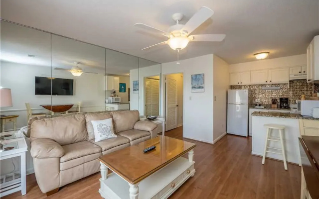 photo 4 of Breakers 304, 1 Bedroom, Beach Front, Sleeps 4