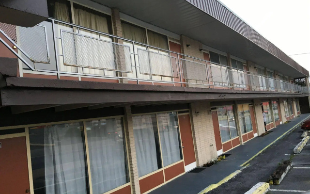 photo 4 of Breezwood Motel