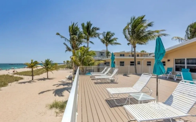 photo 4 of Breezy Beachfront Penthouse W/private Balcony 2 Bedroom Condo by Redawning