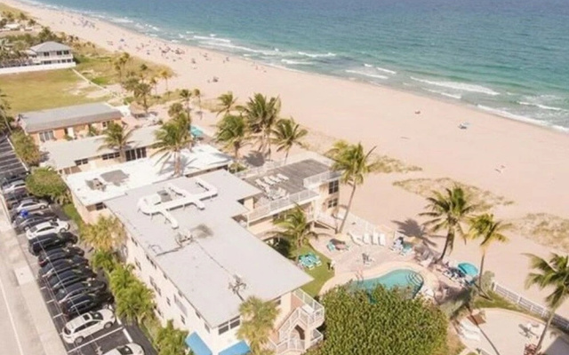 photo 5 of Breezy Beachfront Penthouse W/private Balcony 2 Bedroom Condo by Redawning