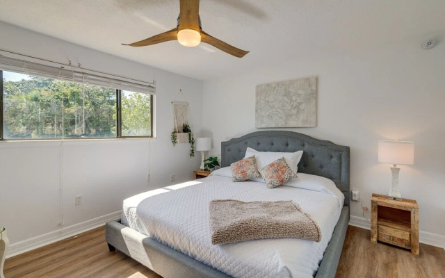 photo 4 of Breezy Cape Canaveral Townhome ~ 1 Mi to Beach!