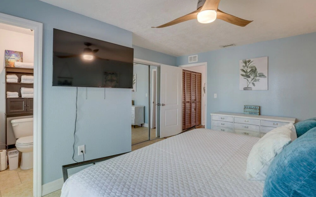 photo 5 of Breezy Cape Canaveral Townhome ~ 1 Mi to Beach!