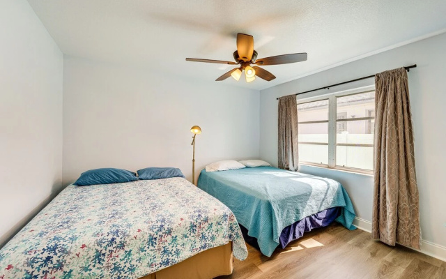 photo 2 of Breezy Englewood Condo w/ Community Pool!