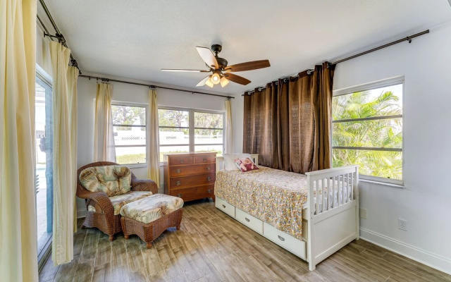 photo 3 of Breezy Englewood Condo w/ Community Pool!