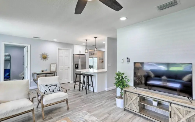 photo 3 of 2 Mi to Beach: Home w/ Screened Porch in Largo