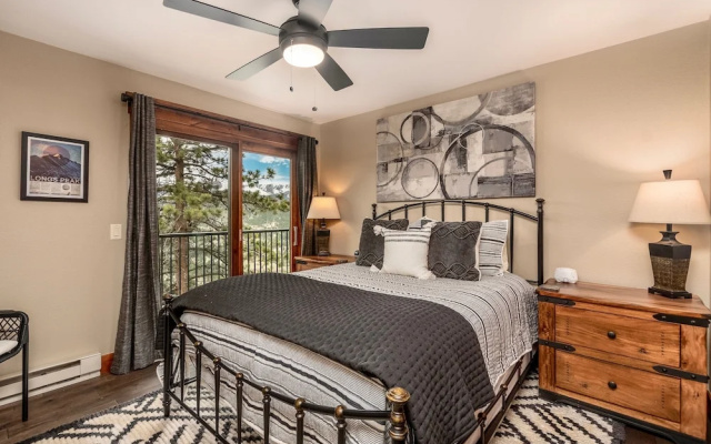 photo 2 of Breiding Upper Luxury Vacation At Windcliff 2 Bedroom Home by RedAwning