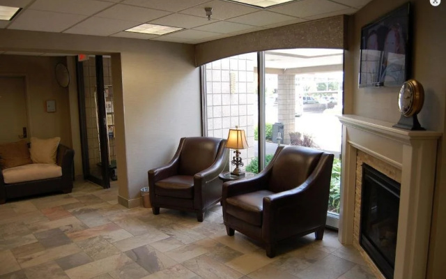 photo 3 of Brentwood Inn & Suites