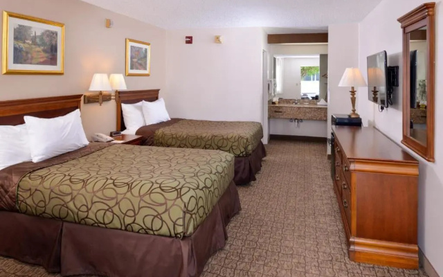 photo 2 of Briarwood Inn Of Geneva
