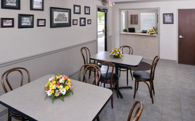 photo 3 of Briarwood Inn Of Geneva