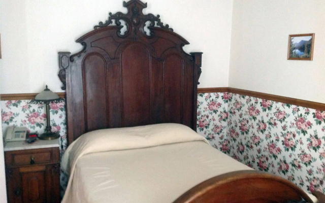 photo 2 of Bridgeport Inn