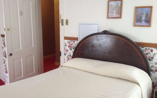 photo 4 of Bridgeport Inn