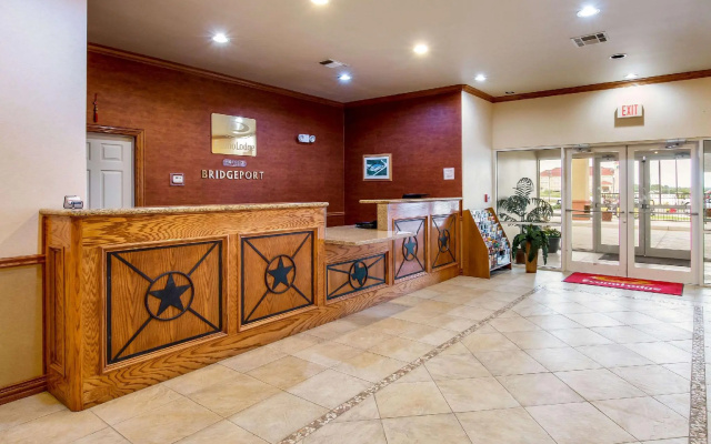 photo 2 of Econo Lodge Inn & Suites Bridgeport